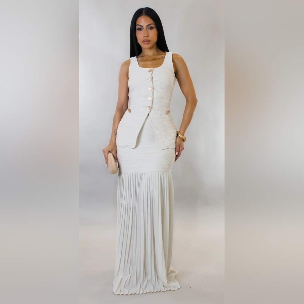 Elegant Sleeveless Cream Set Dress